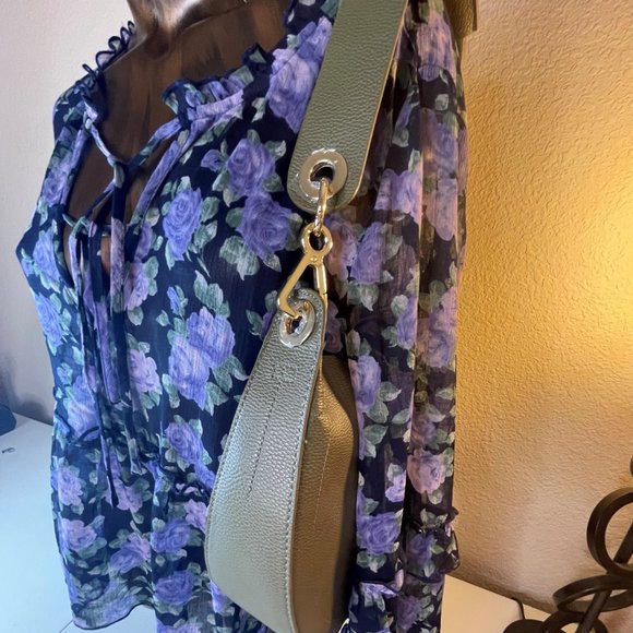 American Eagle Outfitters - Picture 7 of 8